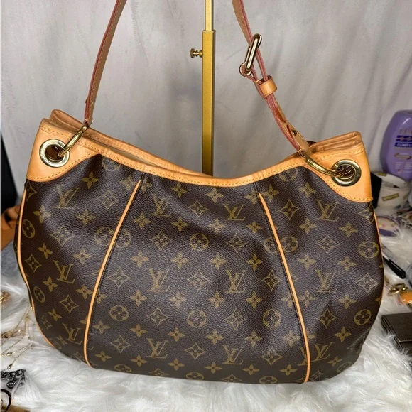 Louis Vuitton GM Galleria Monogram Shoulder Bag - Picture 3 of 8